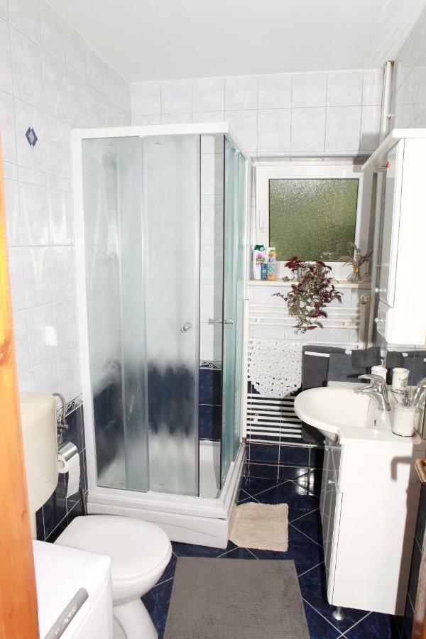 Apartman Malina คาร์โลวัตส์ ภายนอก รูปภาพ