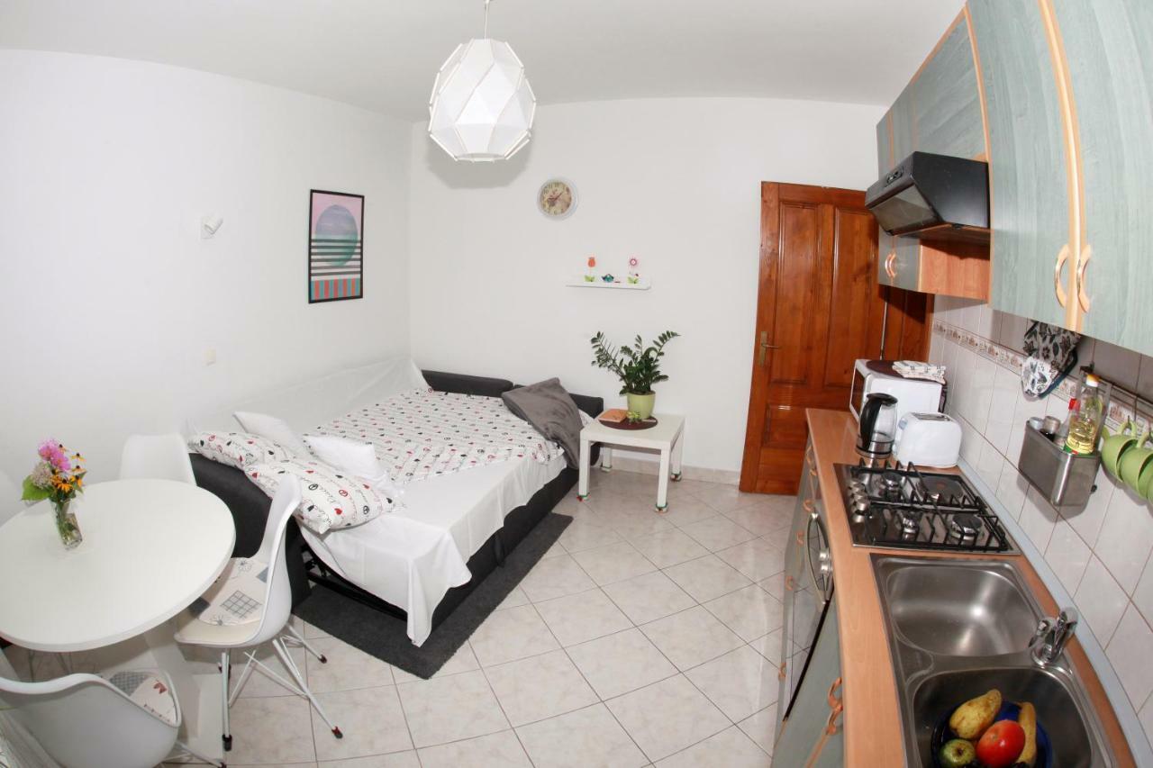 Apartman Malina คาร์โลวัตส์ ภายนอก รูปภาพ